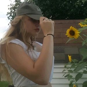 Meet your Posher, Stella